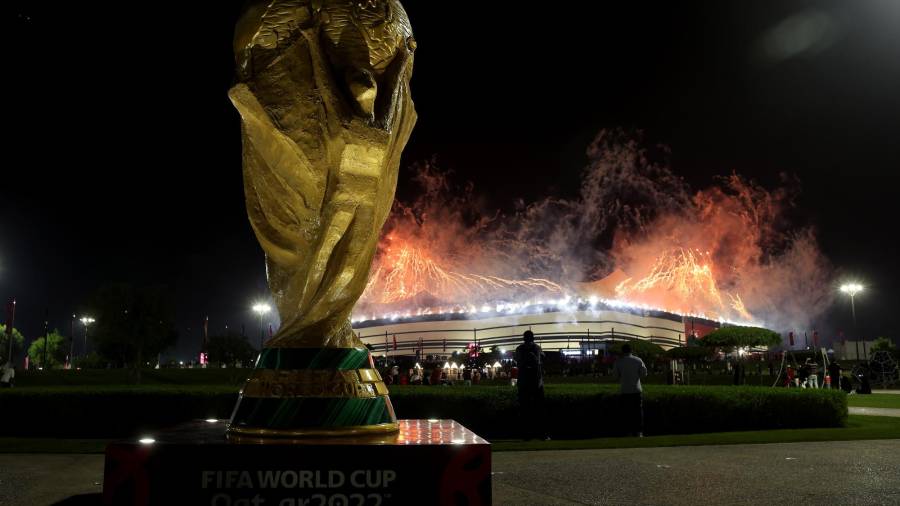 Fuegos artificiales en la ceremonia de inauguración de la Copa del Mundo Qatar 2022, junto al primer partido del Grupo A: Ecuador vs. Qatar.