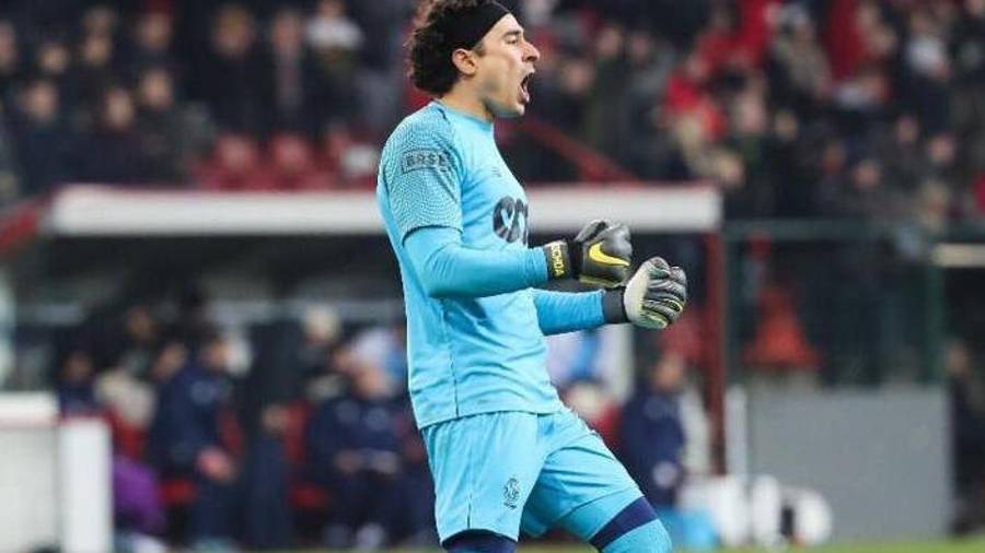 Guillermo Ochoa cumple 250 partidos en Europa con una victoria del Standard de Lieja