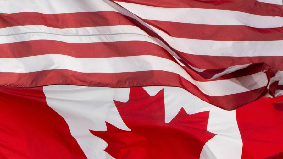 Las banderas de Canadá y Estados Unidos ondean sobre un estadio en Ottawa, el sábado 12 de septiembre de 2026.