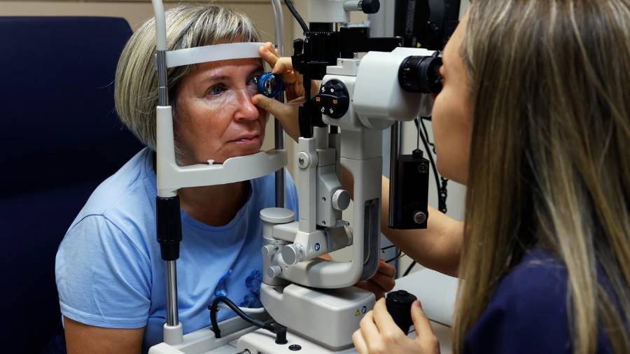 Oftalmólogos de asociaciones líderes como Miranza coinciden en subrayar que la prevención y el rigor en el cuidado diario son los pilares para evitar complicaciones que pueden comprometer la visión a largo plazo.