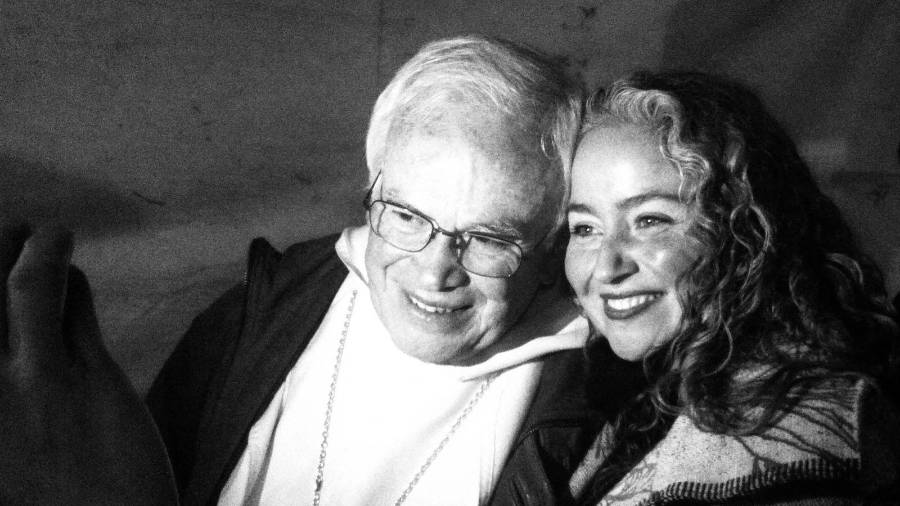 El obispo emérito expresó apoyo a la activista en medio de la controversia por el Centro Histórico.