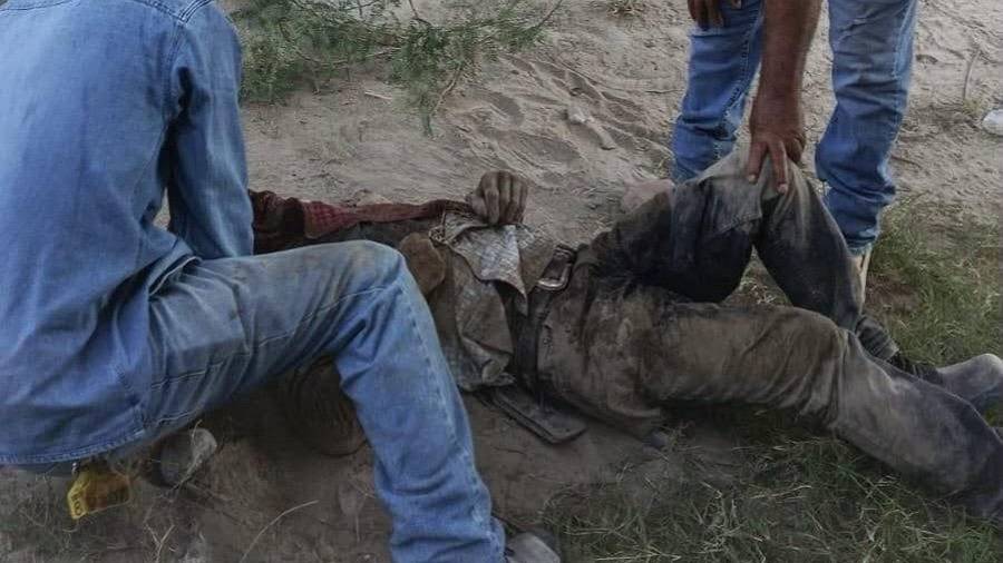 El lesionado quedó en el fondo del arroyo tras perder el control de la motocicleta.