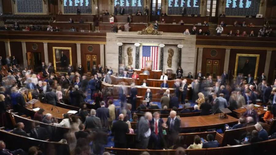 El empate en la votación fue la última señal del precario control de la mayoría por parte del presidente de la Cámara de Representantes, Mike Johnson.