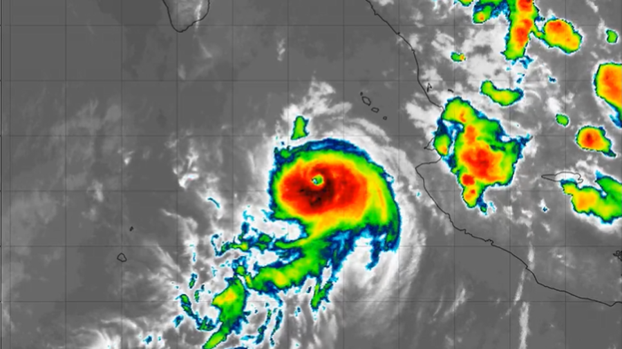 Huracán Simon se intensifica a categoría 2 nuevamente.