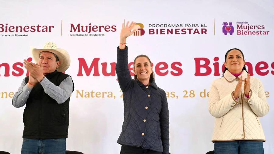 ”Los que piensan que agachando la cabeza se sirve a la patria, están muy equivocados. Las mexicanas y los mexicanos siempre tendremos la frente en alto”, declaró la mandataria. FOTO: Cuartoscuro