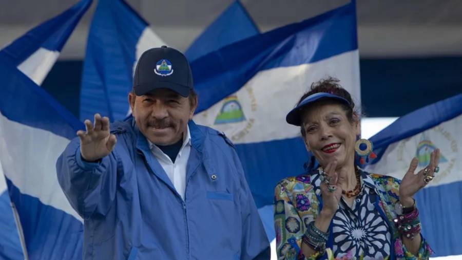 El presidente de Nicaragua, Daniel Ortega (i), junto a la copresidenta, Rosario Murillo (d) en una fotografía de archivo.