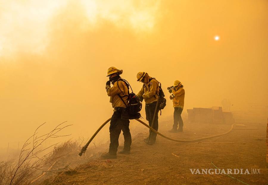 $!100 mil personas evacuan sus casas en el sur de California por los Incendios