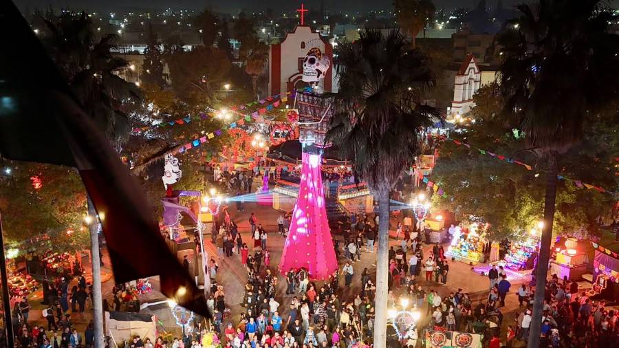 Más de 12 mil personas acudieron al arranque del Festival de la Catrina en Ramos Arizpe.