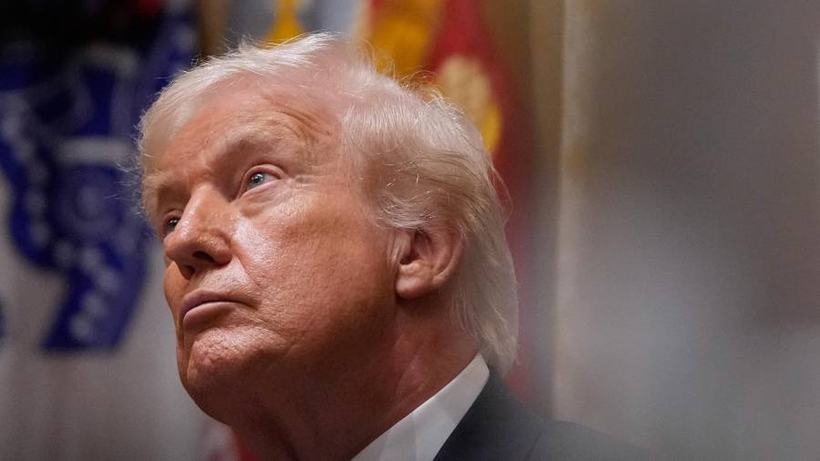 El presidente de Estados Unidos, Donald Trump, advirtió este martes que cualquier país que produzca y trafique droga hacia el país norteamericano “está sujeto a ataques”.