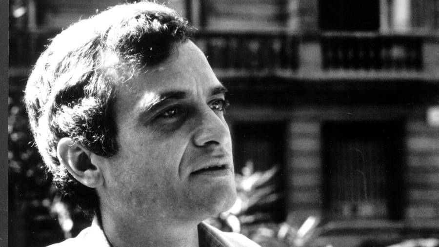 La Real Academia Española confirmó la muerte de Luis Goytisolo a los 91 años; dejó un legado en la narrativa con Antagonía y numerosos premios.