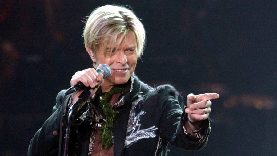 Sello. David Bowie revolucionó la música popular con una obra marcada por la reinvención constante y la exploración de la identidad.