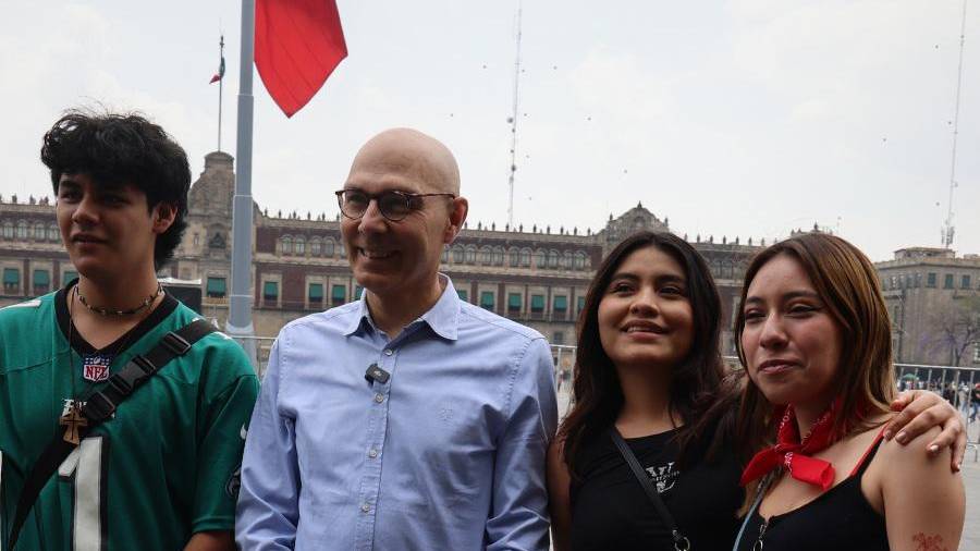 También conversó con jóvenes mexicanos sobre “la importancia de los derechos humanos en sus vidas”.