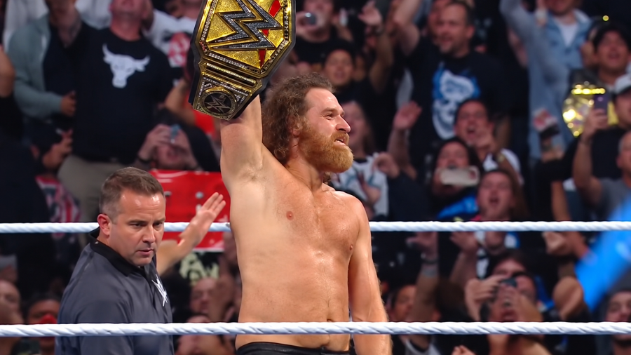 Sami Zayn venció a CM Punk en la Arena Ciudad de México y comenzó su segundo reinado como campeón indiscutido de WWE.