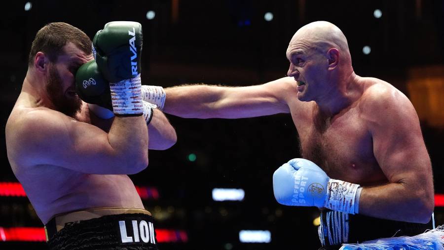 Tyson Fury volvió a ganar en Londres tras imponerse a Arslanbek Makhmudov y ahora puso en la mira a Anthony Joshua, en una pelea que ilusiona al boxeo mundial.