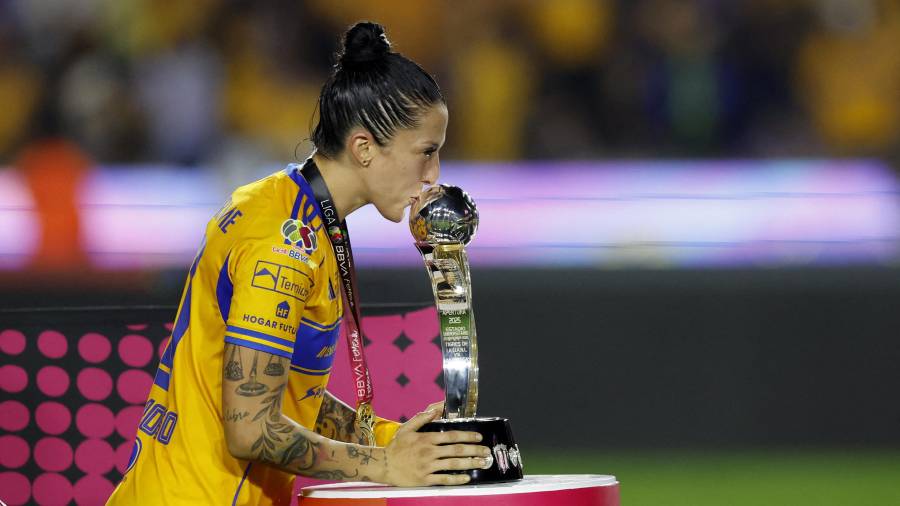 Jenni Hermoso conquistó dos títulos y marcó 30 goles durante su etapa con Tigres Femenil.