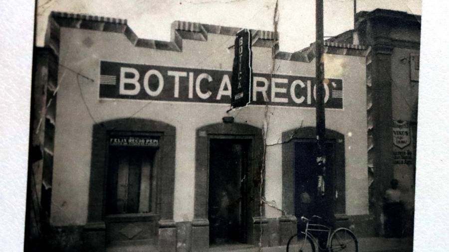 En 1934 adoptó el nombre de Botica Recio y se trasladó al inmueble que ocupa actualmente sobre Venustiano Carranza.