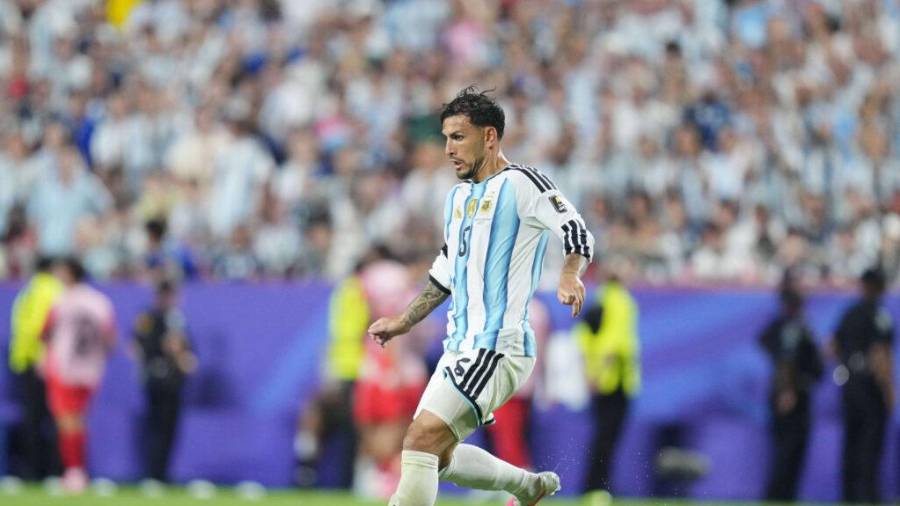 El hecho de que no lo hayan echado durante el partido, salvó a Paredes de ser sancionado por la Comisión Disciplinaria de la FIFA.