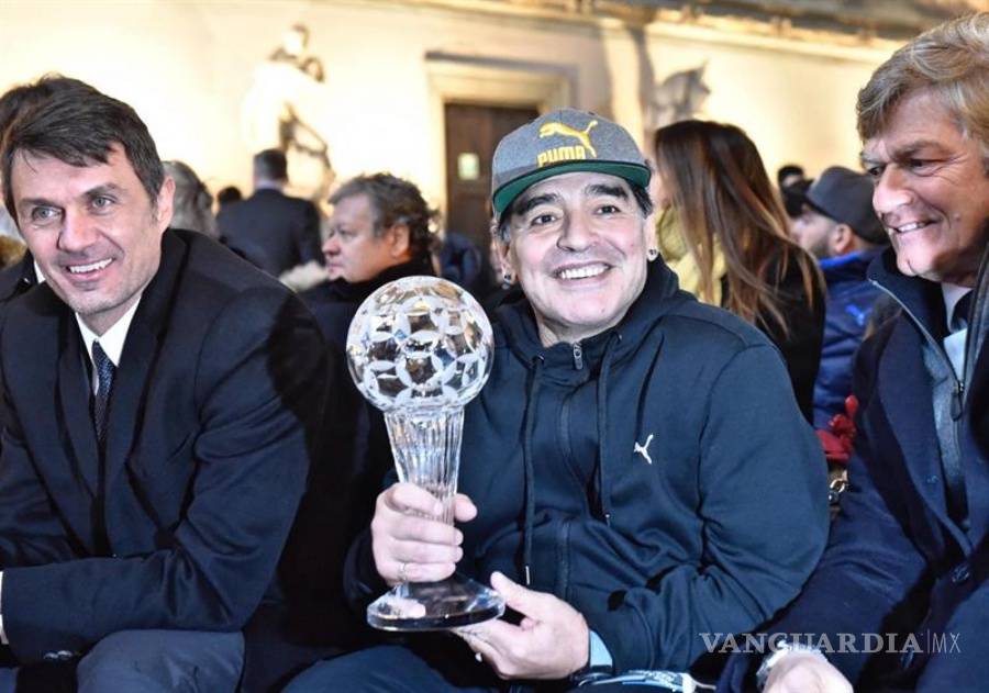 $!Entra Maradona al Salón de la Fama italiano