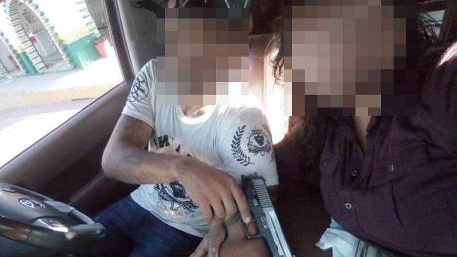 Muere en ataque mujer policía que posó con presunto sicario del CJNG