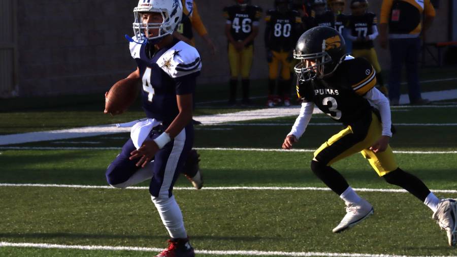 Celebrando su temporada del Jubileo el club Vaqueros superó a los Cuernos Largos en las tres categorías 34-14 en Pee Wee, 22-6 en Midget y 30-0 en Junior Bantam.