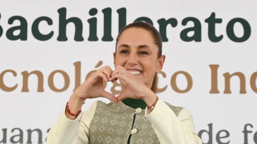 La Presidencia abrió un frente jurídico para frenar el uso de siglas asociadas a Claudia Sheinbaum en el registro de un nuevo partido.