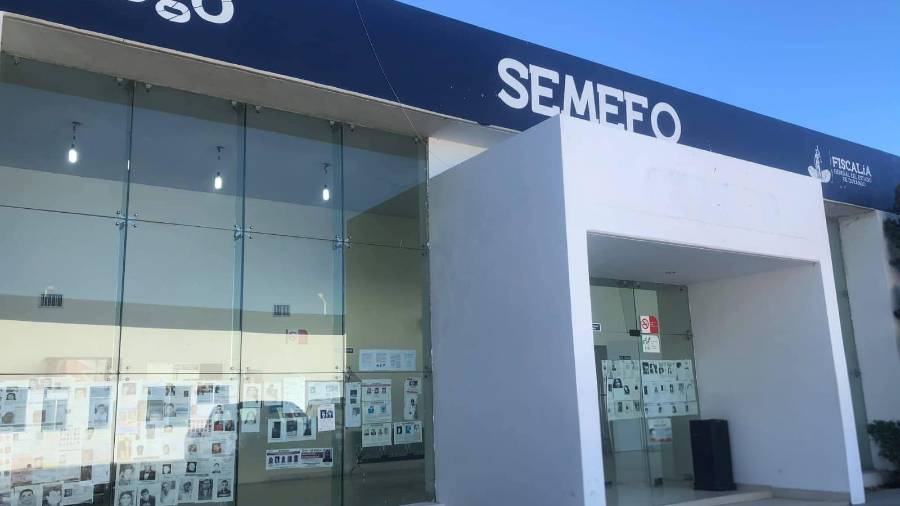 Peritos y agentes de la Fiscalía General del Estado llevaron a cabo el procesamiento de la escena con el propósito de esclarecer las causas que originaron el fatal accidente.