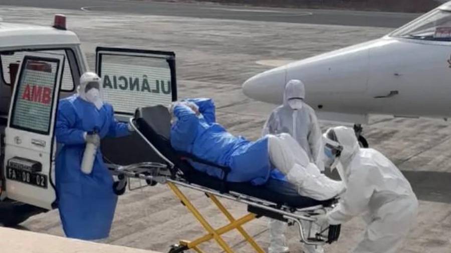 Tuvo un breve contacto con un anciano pasajero holandés al que se consideró demasiado enfermo para volar, quien luego se desplomó en el aeropuerto y falleció posteriormente.