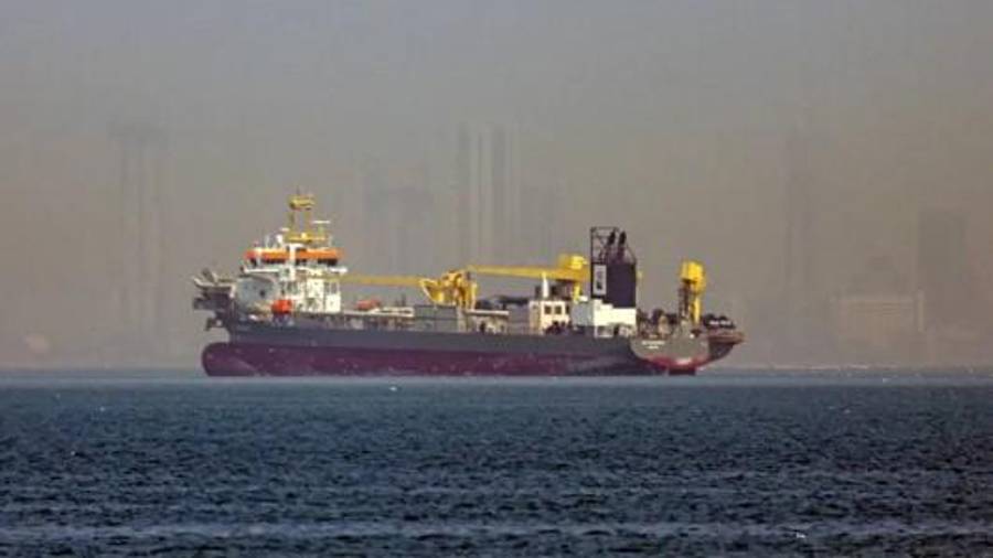 Los barcos transmitieron sus posiciones mientras navegaban por el estrecho, después de semanas de apagar sus transpondedores para ocultar su paso por ese punto estratégico.