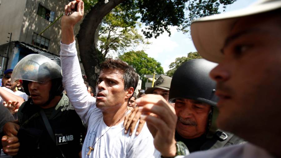 El opositor venezolano Leopoldo López y su familia se refugian en la embajada de Chile en Caracas