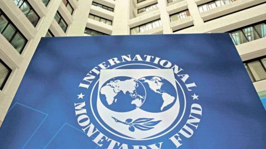 Recordó que históricamente, los aumentos sostenidos en los precios del petróleo han tendido a elevar la inflación y frenar el crecimiento.