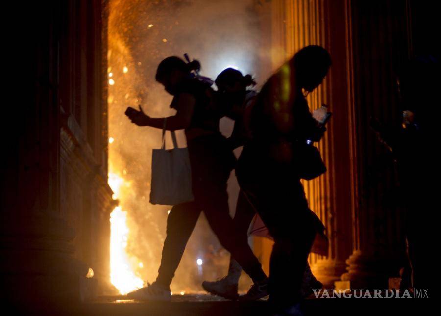 8M: Entre el dolor y la rabia con el grito de “Ni una más” miles de mujeres toman las calles en México (fotos)