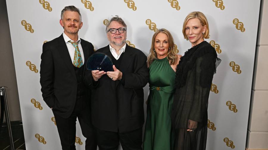 Trabajo. El cineasta jalisciense fue distinguido por su legado creativo y su impacto en la industria cinematográfica mundial.