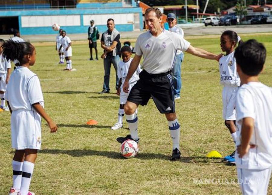 $!Emilio Butragueño entrena con niños en Cuba
