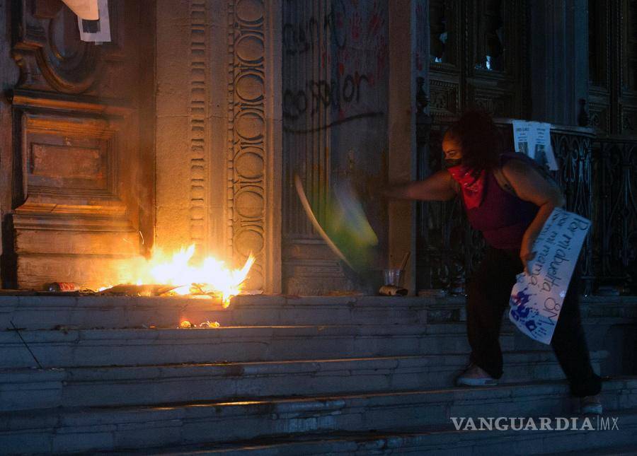 8M: Entre el dolor y la rabia con el grito de “Ni una más” miles de mujeres toman las calles en México (fotos)