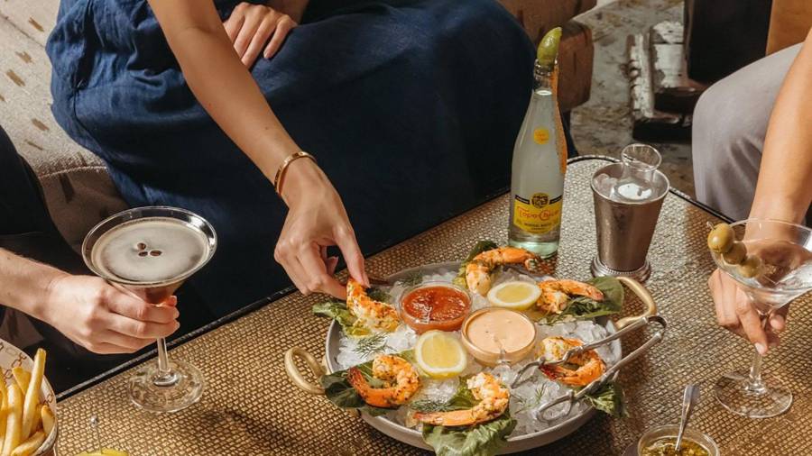 En otros temas se informó que la reducción de la jornada laboral, les obligará a contratar más personal que ocupe las horas que quedan a la deriva. FOTO: