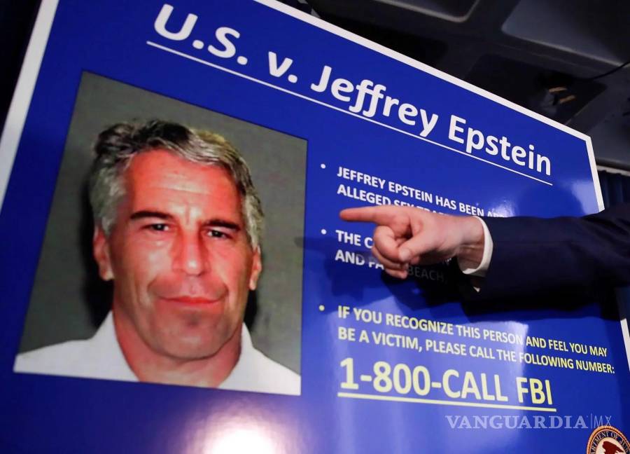 $!Los crímenes de Epstein, sus conexiones de alto perfil y su suicidio en prisión han convertido el caso en un imán para los fanáticos de teorías conspirativas.