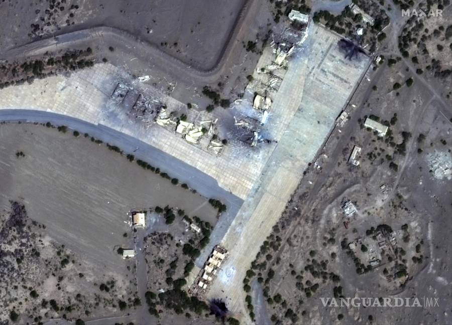 $!Imagen satelital de Maxar Technologies muestra refugios hutíes destruidos en el campo de aterrizaje de Hudaydah, en Yemen.