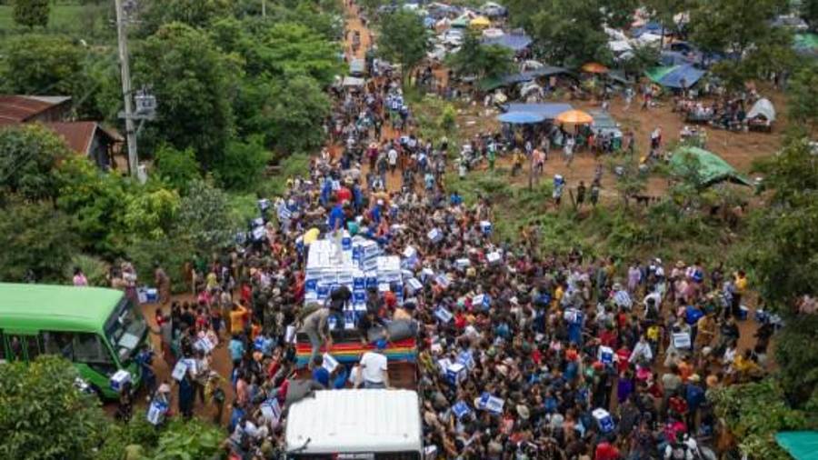El cierre del puesto de control de Camboya en la ciudad de Poipet ha impedido el regreso de miles de trabajadores tailandeses reunidos allí.