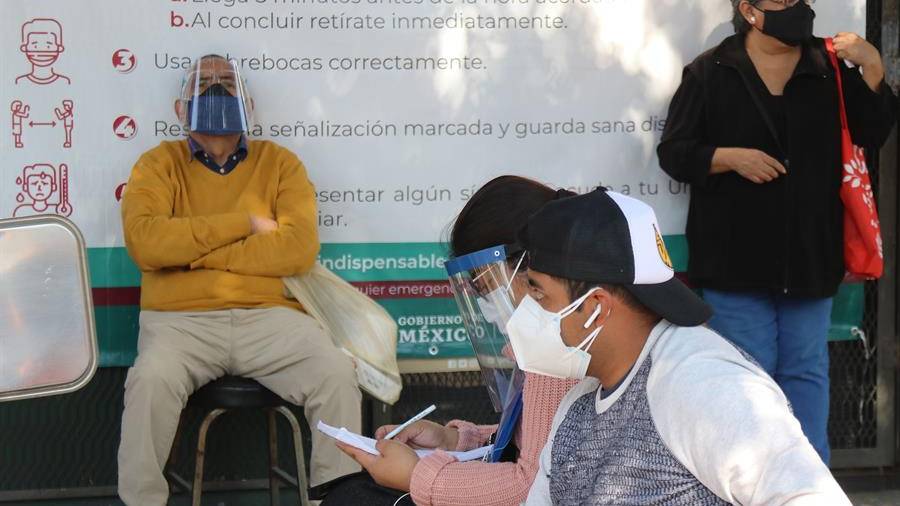 Corrige Secretaría de Salud cifra de contagios de COVID: son 17 mil 165 en 24 horas