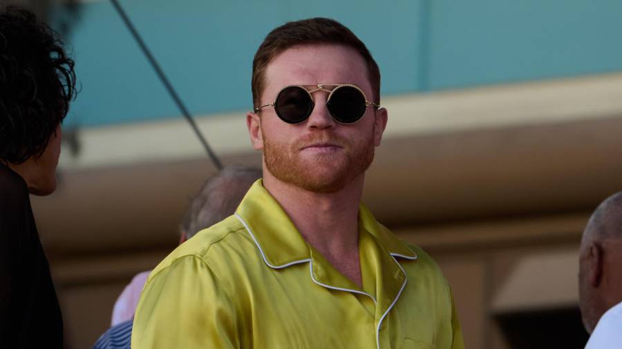 Saúl “Canelo” Álvarez se ha asegurado el décimocuarto puesto en la lista de los atletas mejor pagados del mundo según Forbes, con ingresos de 85 millones de dólares.