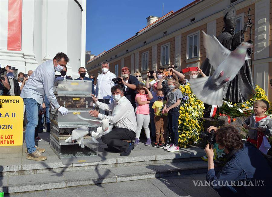 $!Así celebran el centenario del nacimiento de Juan Pablo II en tiempos del coronavirus (fotos)