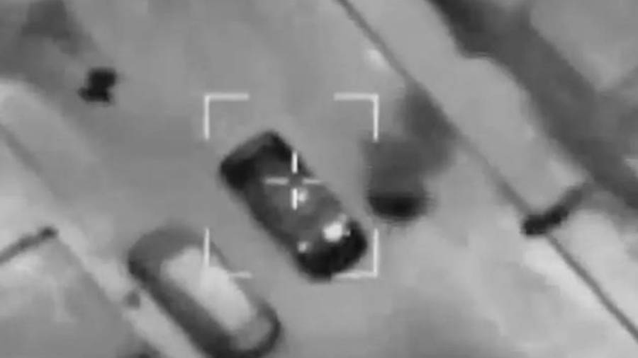 Funcionarios militares israelíes compartieron imágenes que mostraban a las fuerzas armadas apuntando a un automóvil antes de llevar a cabo un ataque.