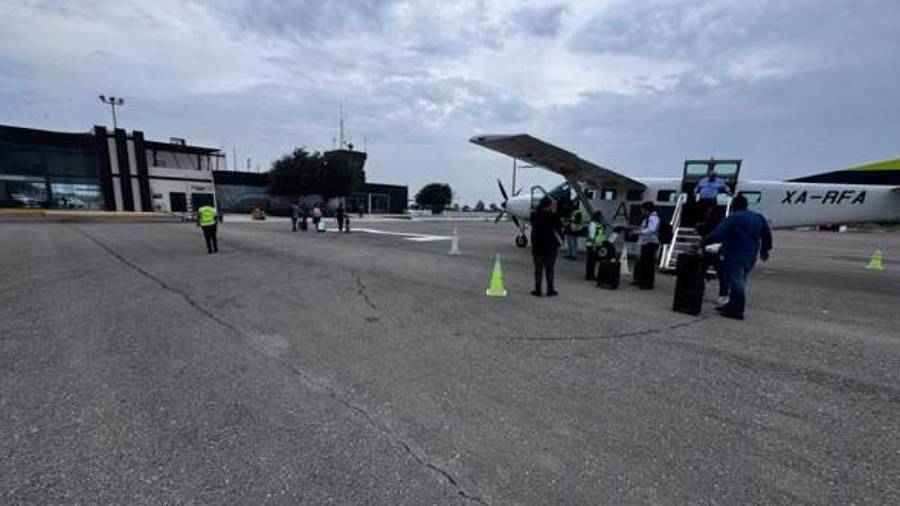 El vuelo de este martes llegó a Piedras Negras con nueve pasajeros y despegó hacia Monterrey con dos pasajeros.