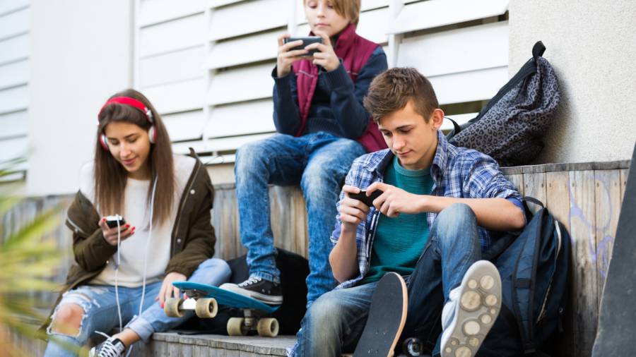 ¿Qué piensan las adolescentes del matrimonio, la carrera profesional y el otro género?