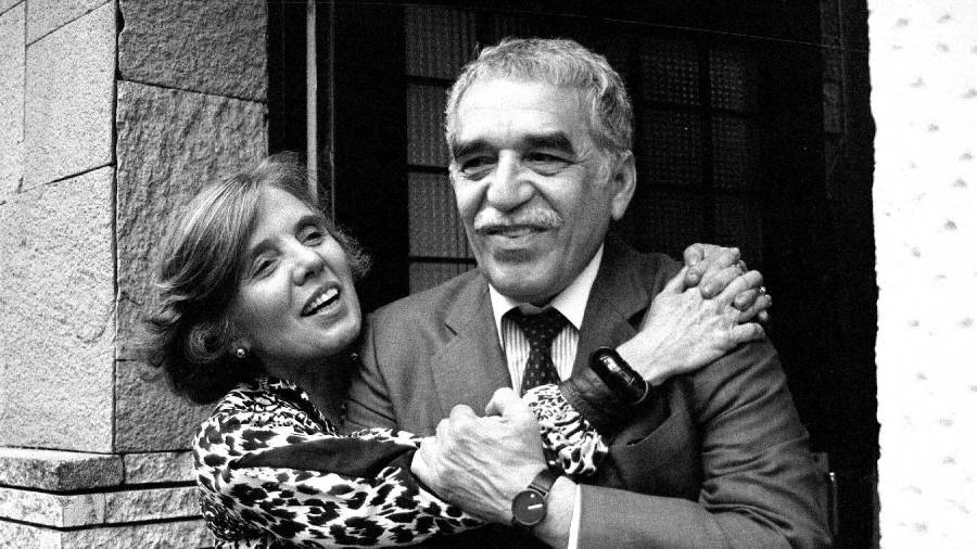 En una fotografía de ARCHIVO tomada en Junio del 86, junto con la escritora Elena Poniatowska, el Nóbel de Literatura 1985, Gabriel García Márquez. FOTO: Pedro Valtierra/Archivo/CUARTOSCURO.COM