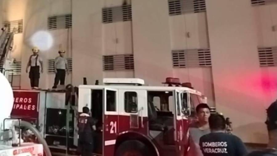 Hasta el lugar se movilizaron elementos del Heroico Cuerpo de Bomberos y cuerpos de emergencia.