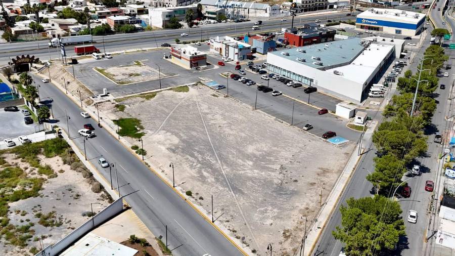 El proyecto, impulsado por los propietarios del predio, contempla áreas de estacionamiento y carga adaptadas a las necesidades operativas de la tienda en Ramos Arizpe.
