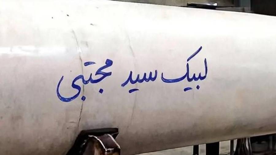 A pesar del cambio en la cima del régimen clerical, Irán continuó con sus ataques de represalia, desatando una andanada de ataques con misiles contra las naciones del Golfo.