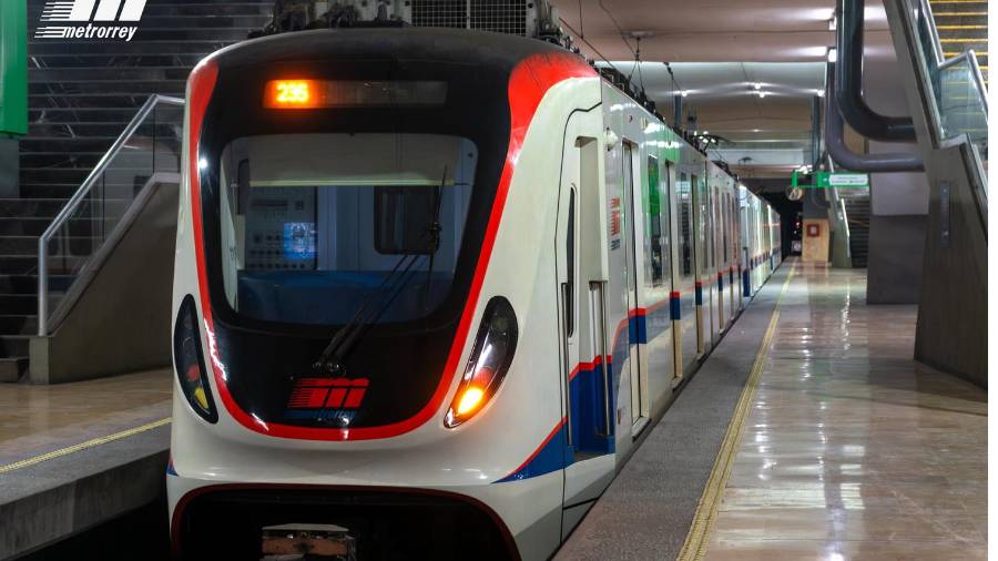 La administración estatal eleva los recursos públicos para gasto corriente del transporte, mientras las fallas en infraestructura y la saturación de vagones continúan en las horas pico.
