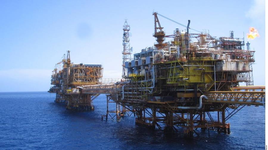 La apuesta de contratos mixtos naufragó ante la desconfianza de los grandes inversionistas debido a reglas poco claras, plazos insuficientes y más de 4 mil dudas sin resolver.